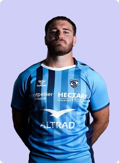 Lenni Nouchi, Capitaine du MHR regardant face caméra, les bras croisés et l'air confiant